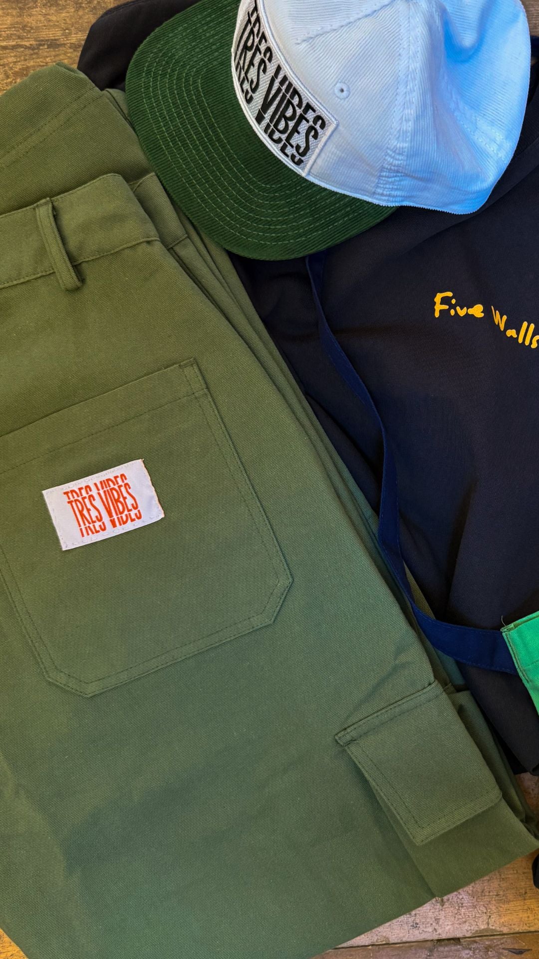 Minimal Vibes - Green Cargo Trousers