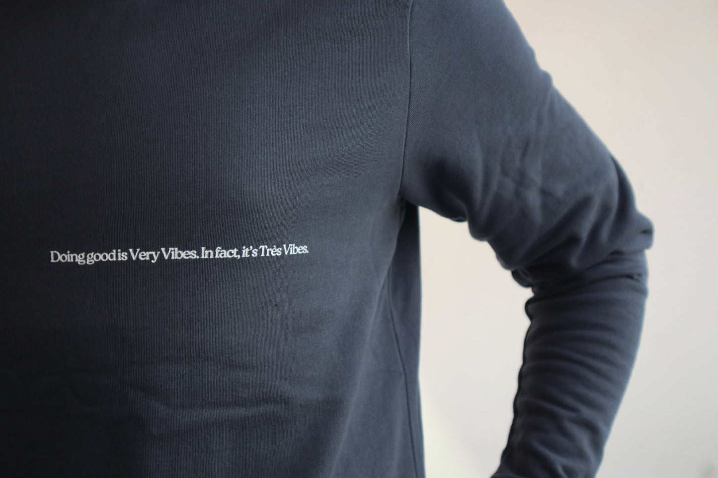 Tres Vibes - Unisex Sweatshirt