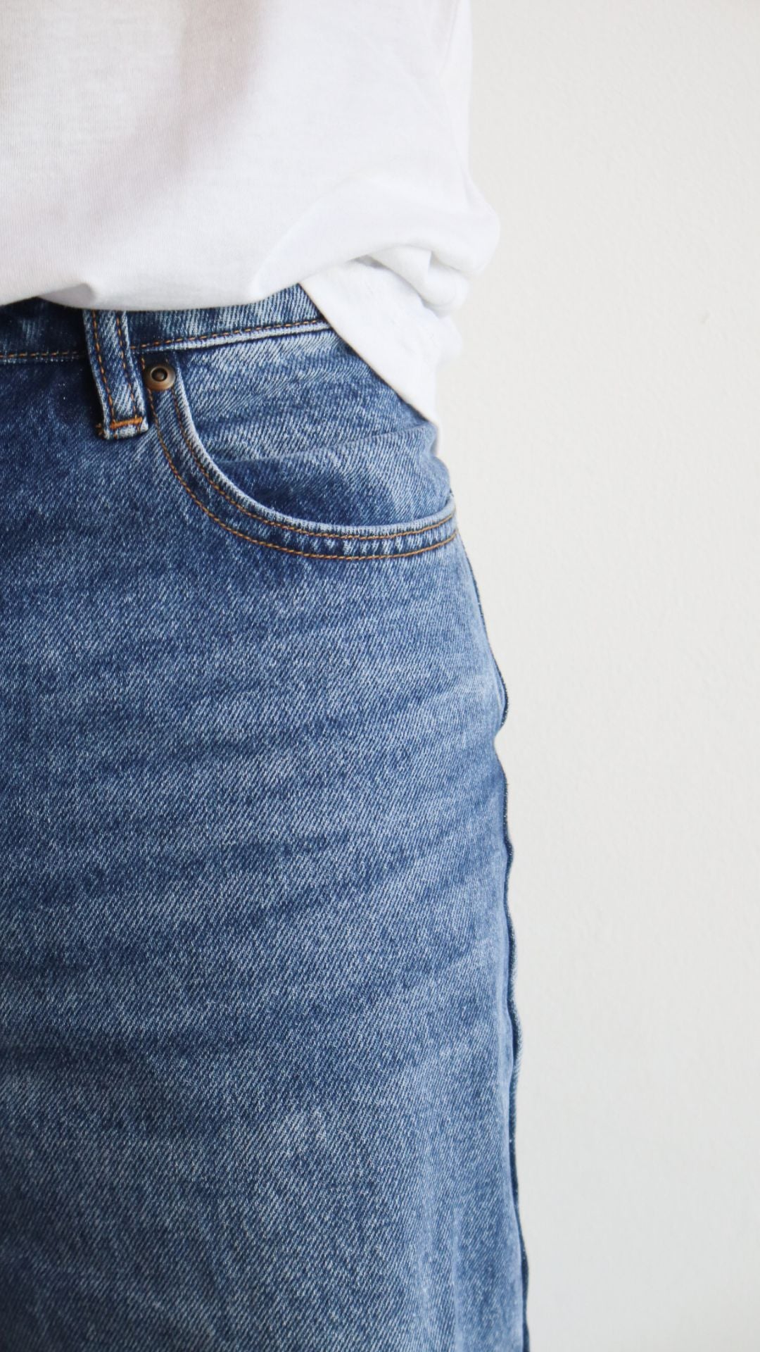 Minimal Vibes - Straight Leg Jeans