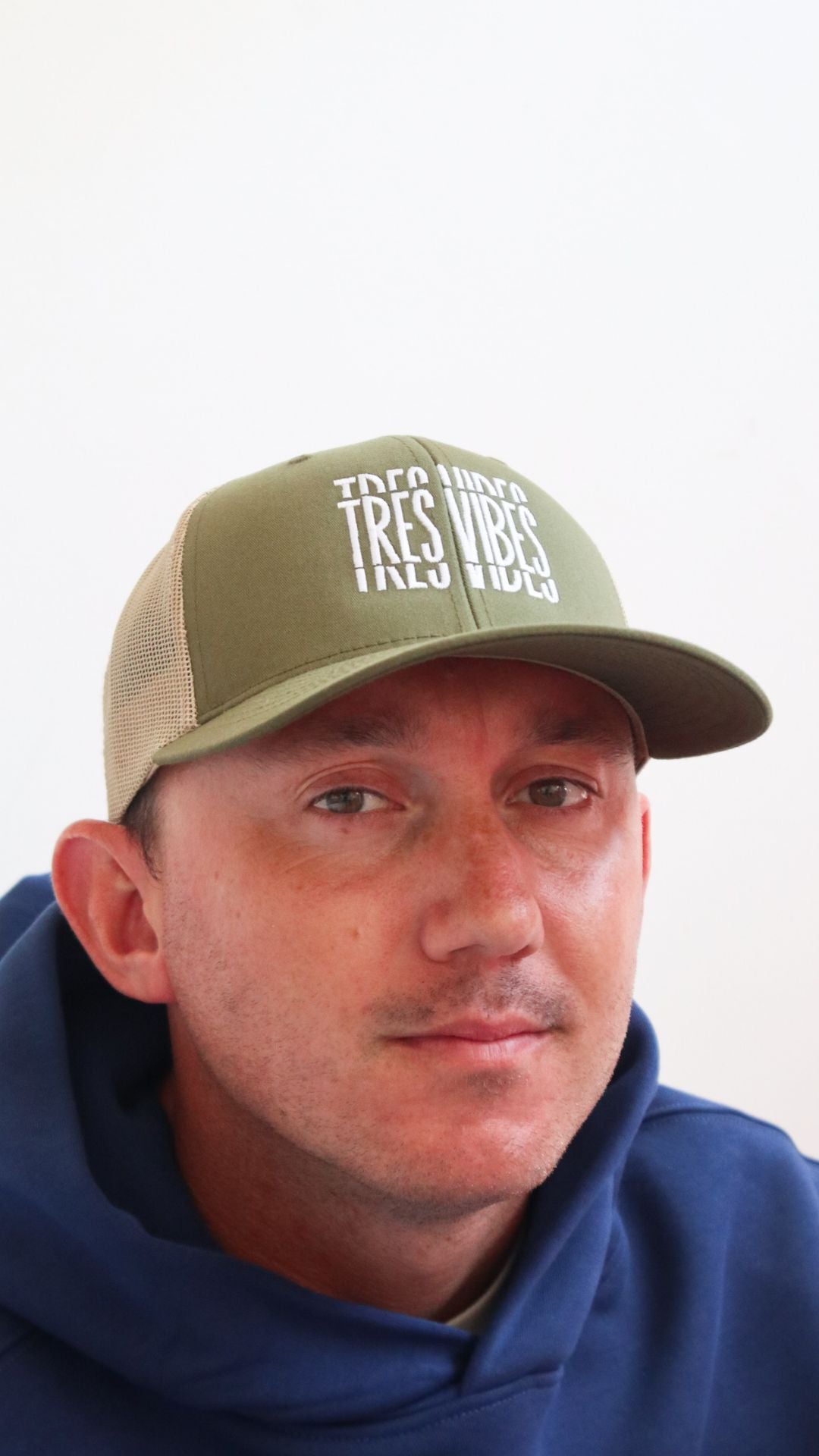 Tres Vibes - Trucker Hat