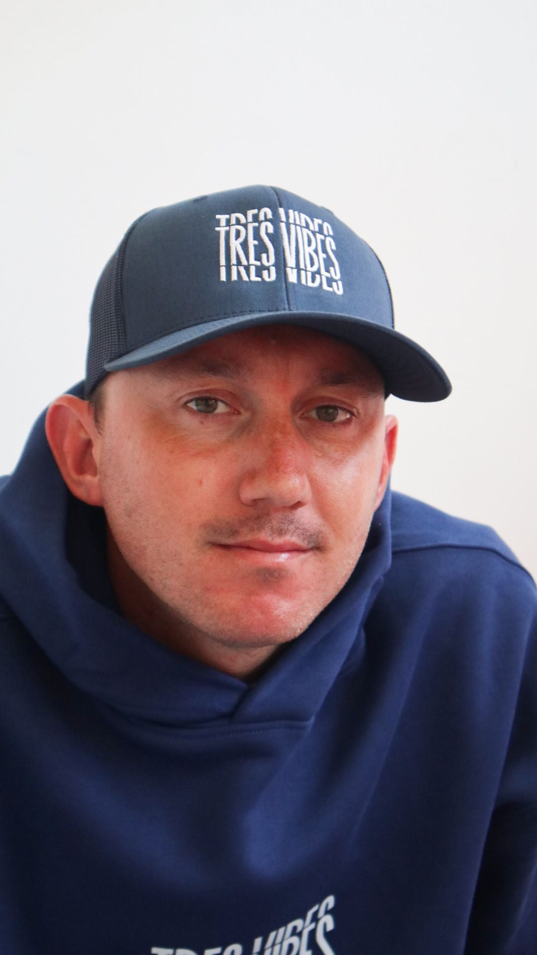 Tres Vibes - Trucker Hat
