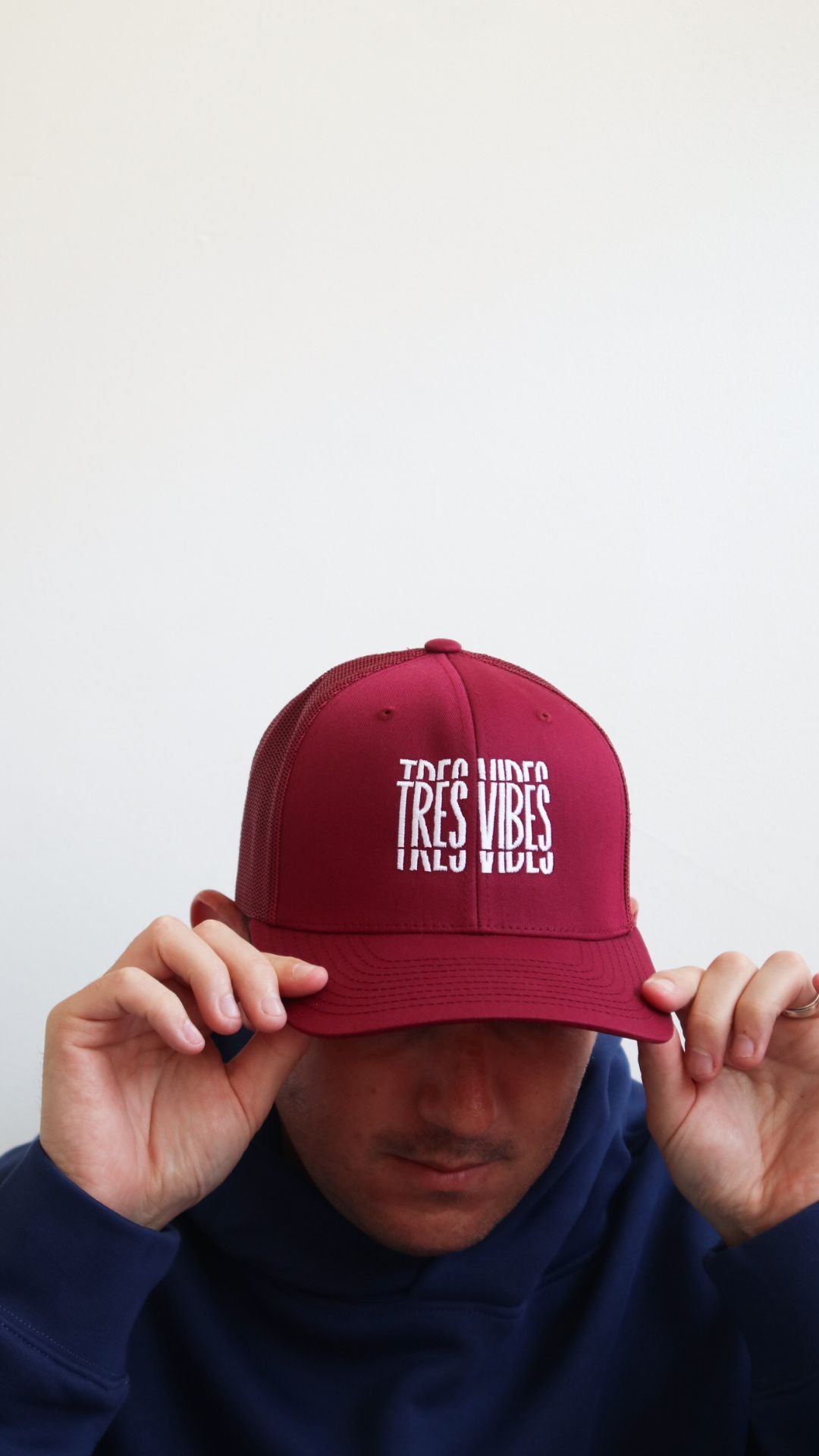 Tres Vibes - Trucker Hat