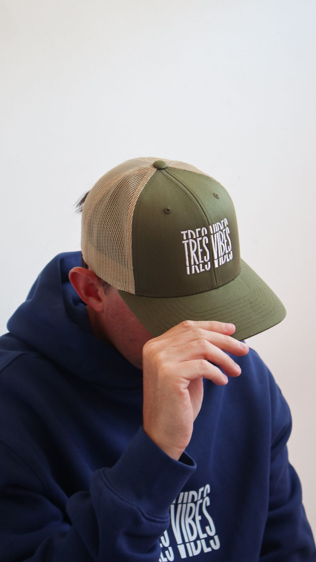 Tres Vibes - Trucker Hat