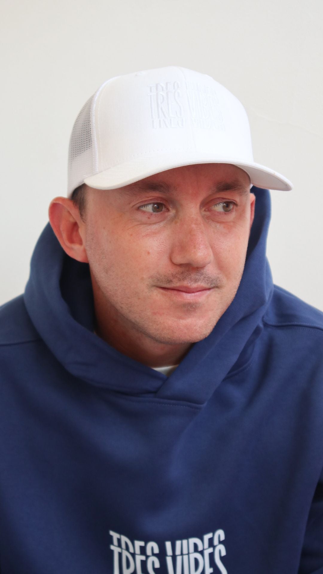 Tres Vibes - Trucker Hat