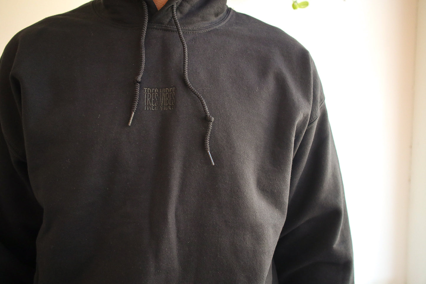 Tres Vibes - Embroidered Hoodie
