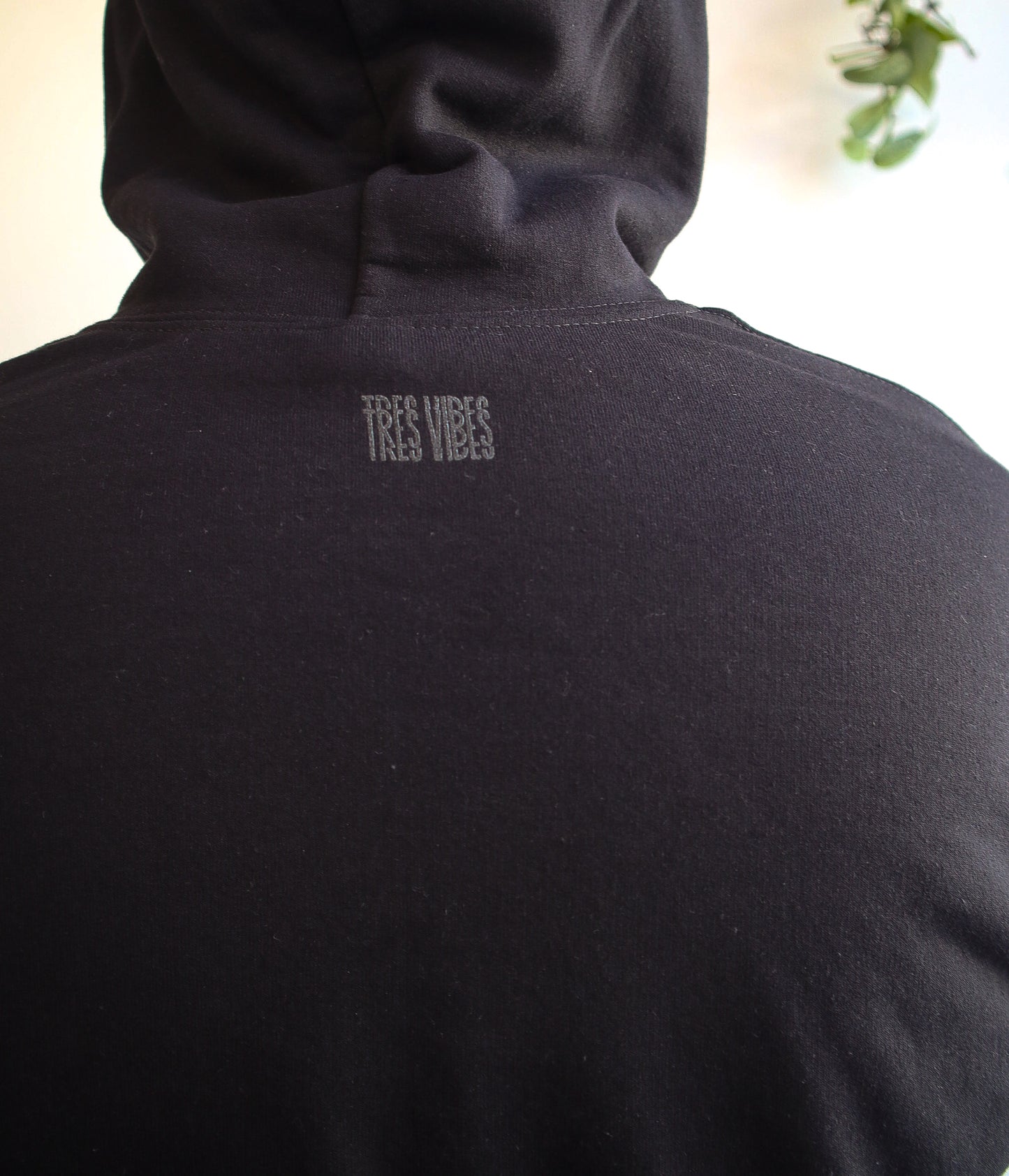 Tres Vibes - Embroidered Hoodie
