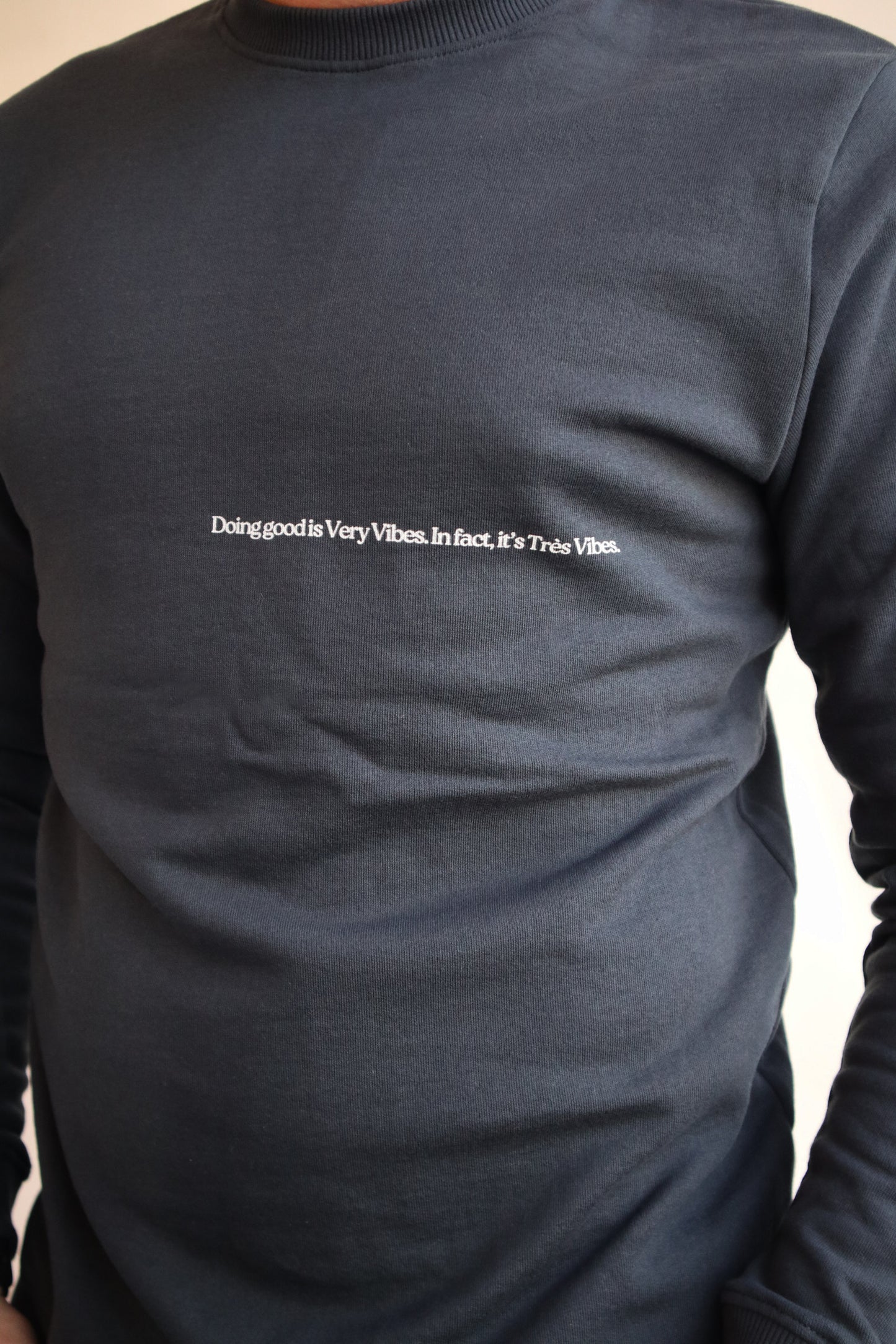 Tres Vibes - Unisex Sweatshirt