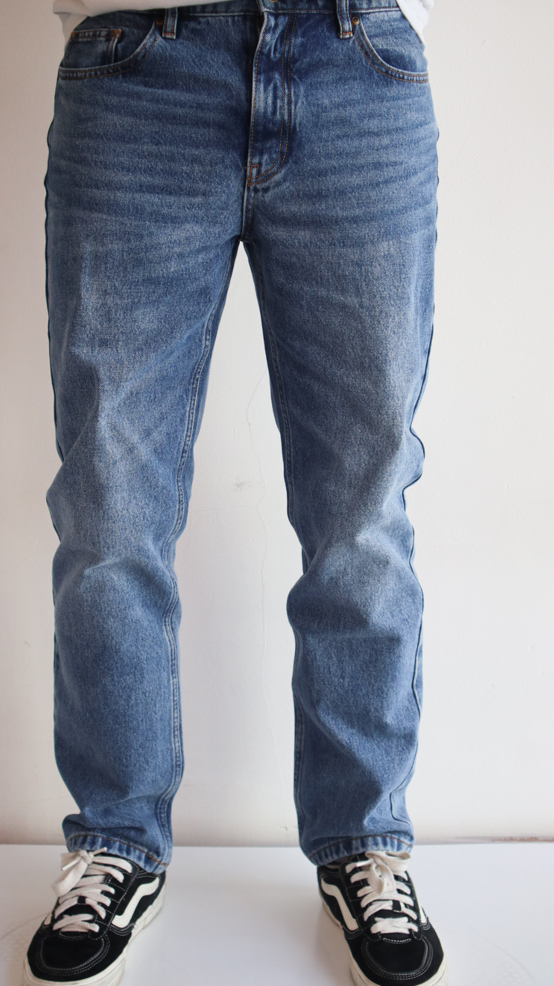 Minimal Vibes - Straight Leg Jeans